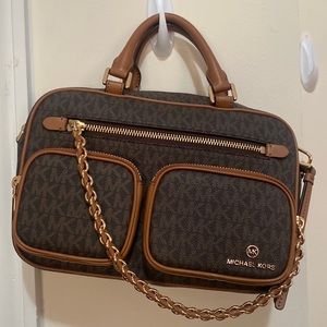 Micheal Kors MD utility camera/messenger bag